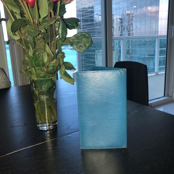 ❌❌SOLD❌❌ Passport Holder/ checkbook Blue Epic - Picture 2 of 6